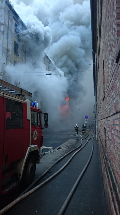 Kigyulladt egy mintegy 1000 négyzetméter alapterületű régi malomépület, amely jelenleg raktárként működik a fővárosban, a Soroksári út IX. kerületi szakaszán szerdán a kora reggeli órákban.