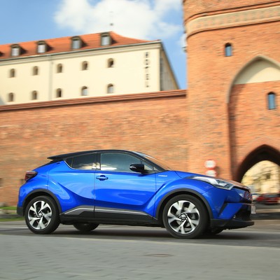 Toyota C-HR Hybrid - jak jeździć oszczędnie?