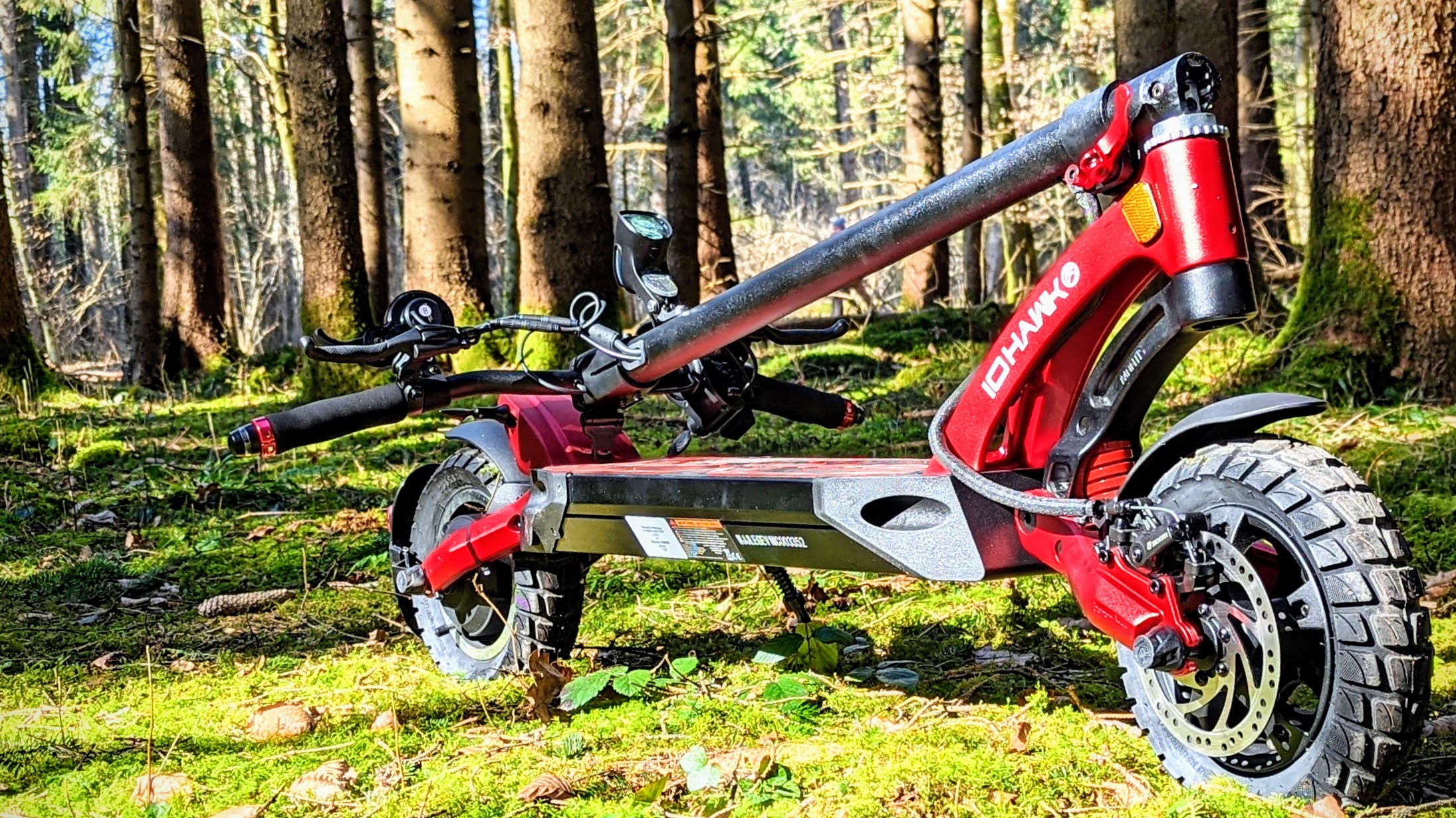 Premium-E-Scooter IO Hawk Legend im Test: 87km, 500W & Blinker | TechStage