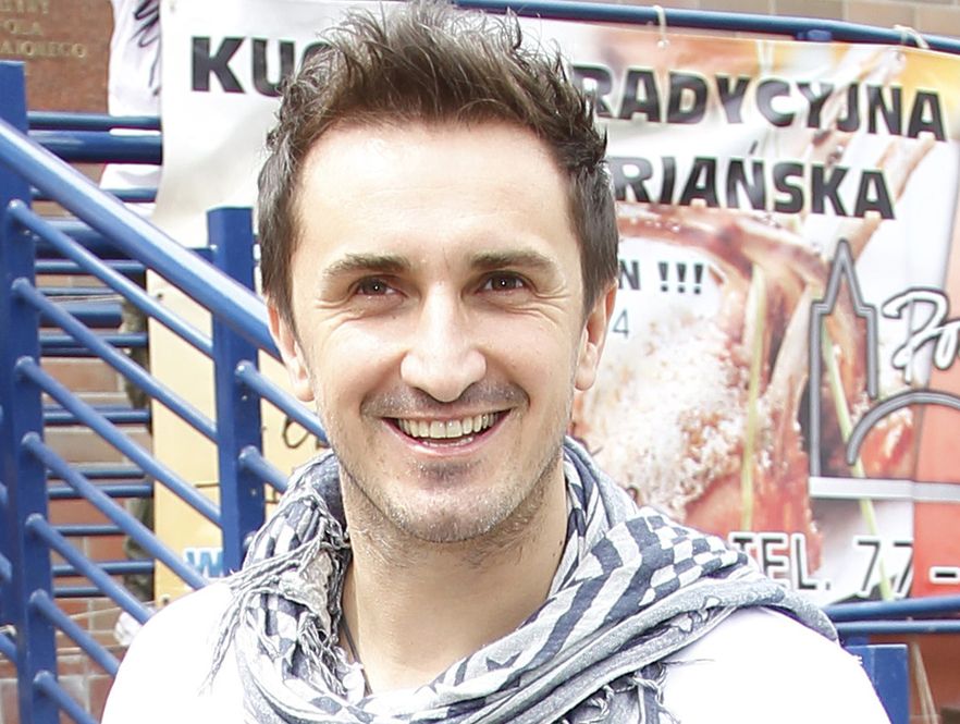 Sebastian Karpiel-Bułecka, wokalista zespołu Zakopower, otwarcie mówi o silnych związkach z Kościołem