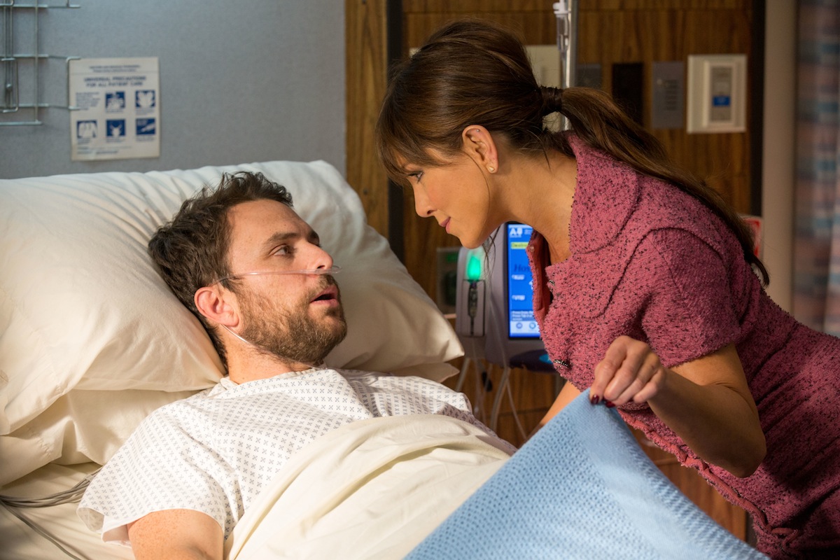 Jennifer Aniston i Charlie Day w filmie
