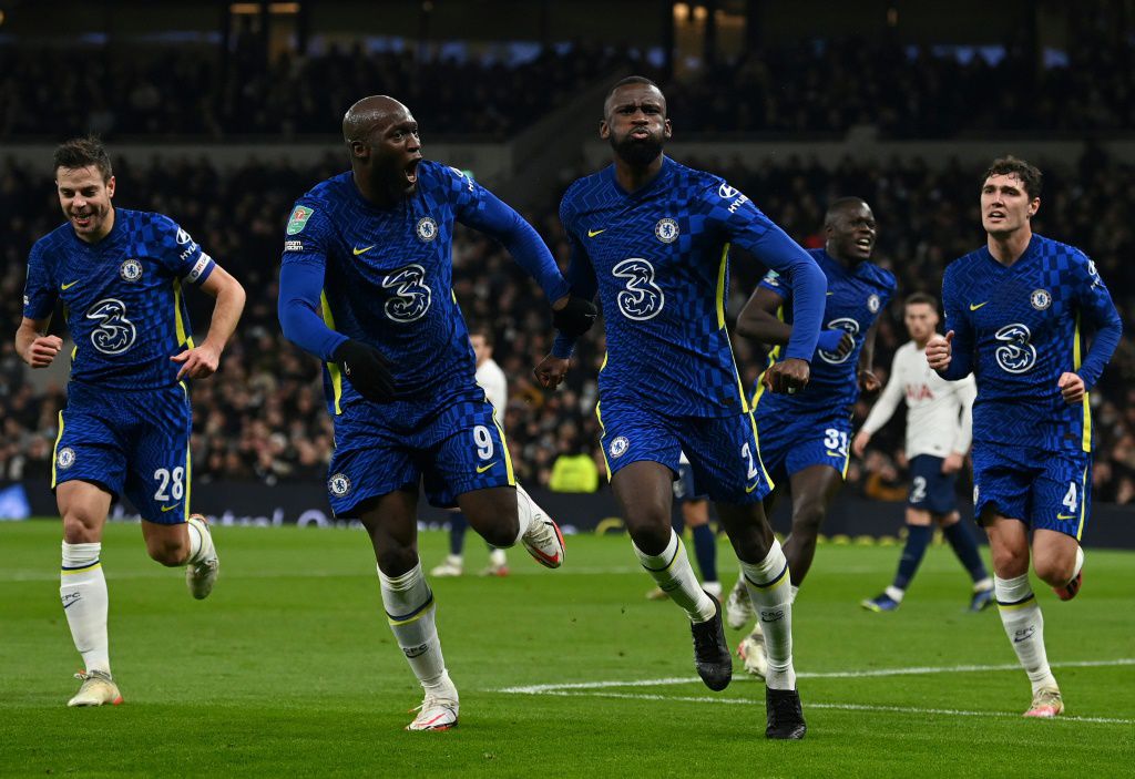 Chelsea sink Spurs to reach League Cup final