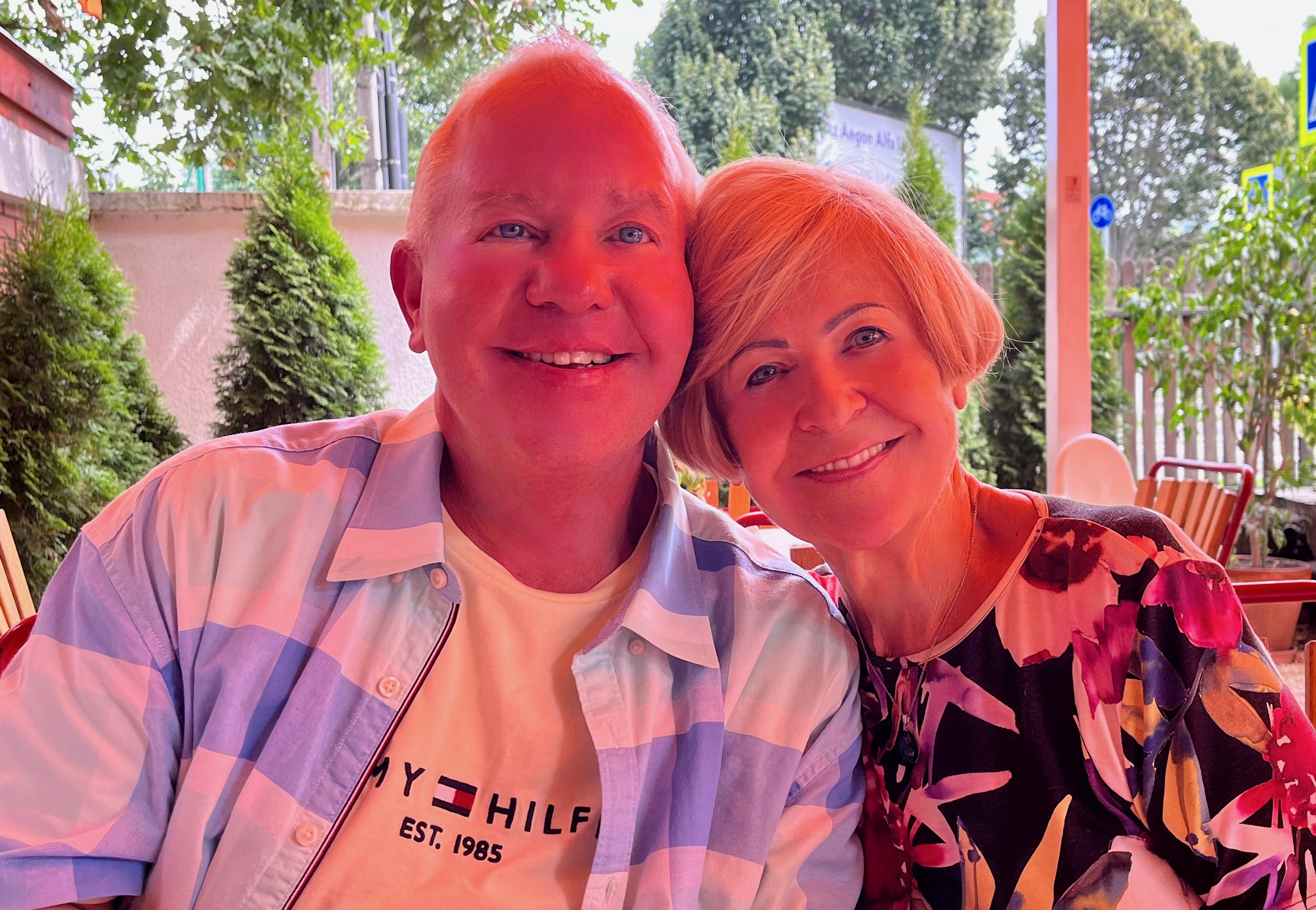 Sokkoló részletek: hat másodperc alatt végzett a gyilkosa Bagdy Emőke fiával – Fotó a vérfürdő helyszínéről