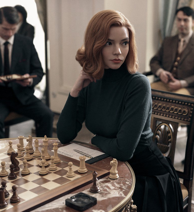 Ha már kimaxoltad az Emily Párizsban stílust, itt is van az új retró múzsád: a sakk királynője