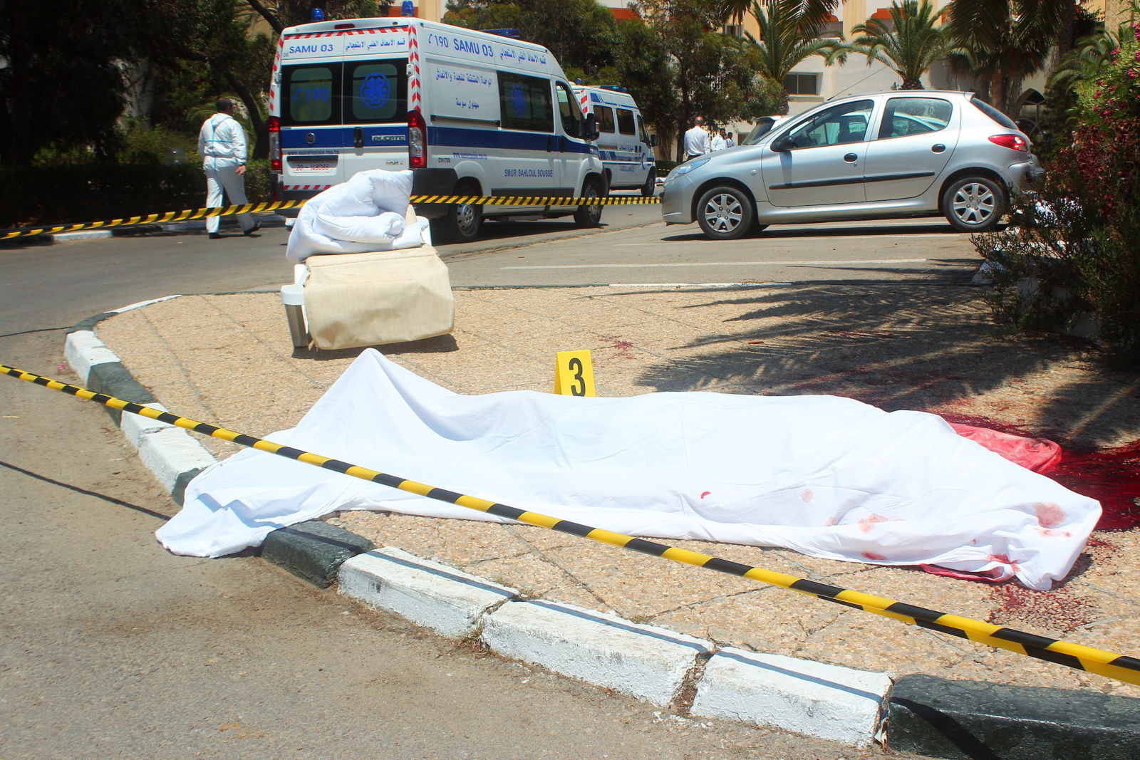 Ciała ofiar zamachu terrorystycznego w Sousse w Tunezji