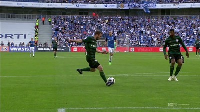 Lech - Legia (0:1): Fatalne błędy obrońców Lecha! Radović przejmuje piłkę, zagrywa do Antolicia a ten pokonał Putnockiego