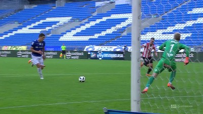 Lech - Cracovia (1:0): Budziński szukał kapitalnego podania, ale Burić popisał się udaną obroną. Odważne wyjście Bośniaka