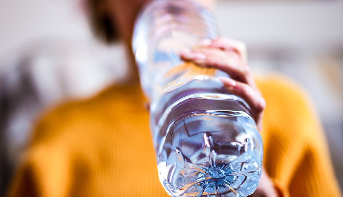 Tényleg veszélyes, ha műanyag palackból iszol vizet? - Glamour