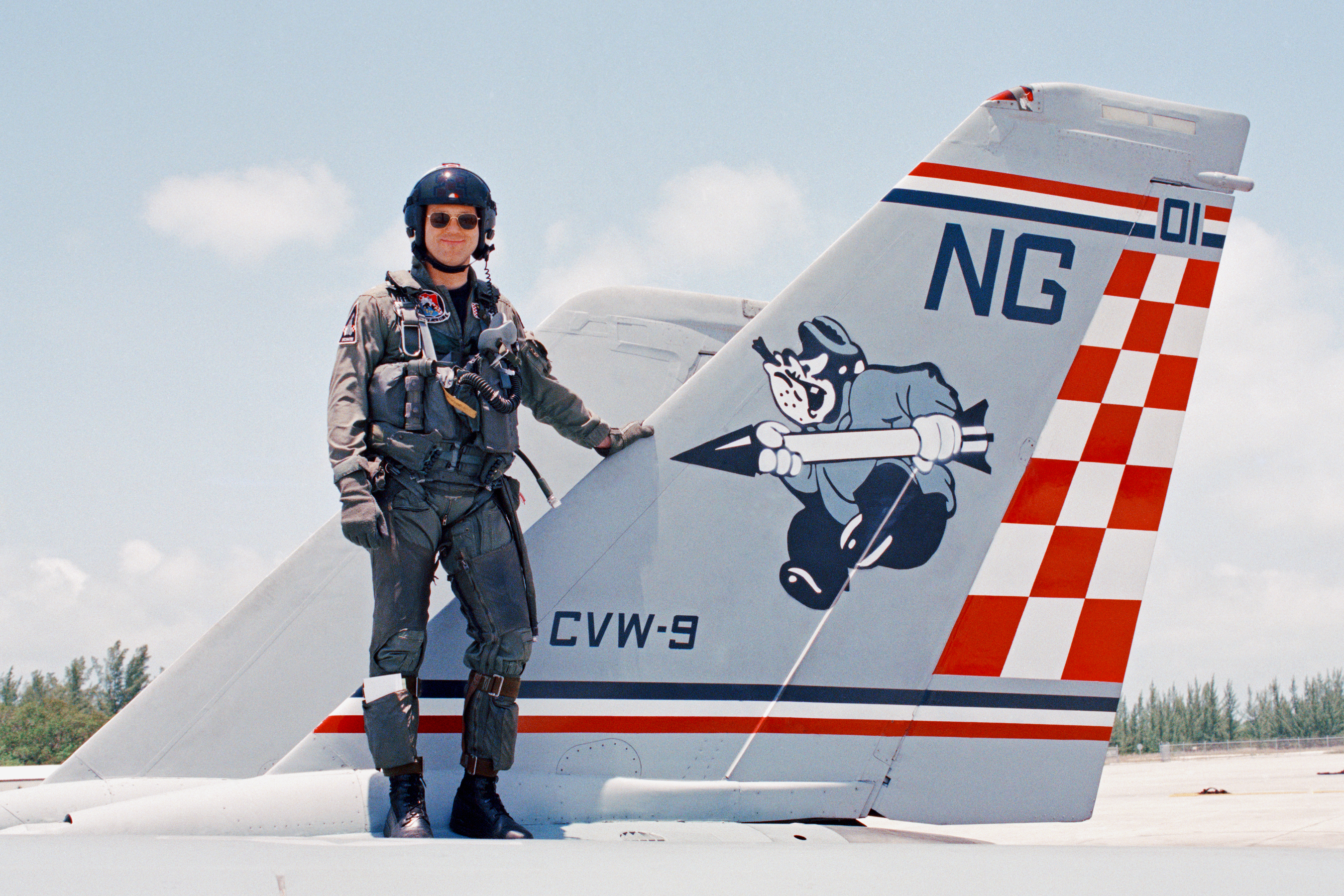 David „Bio” Baranek jako dowódca latającego na F-14 Tomcat dywizjonu VF-211, 1998 r