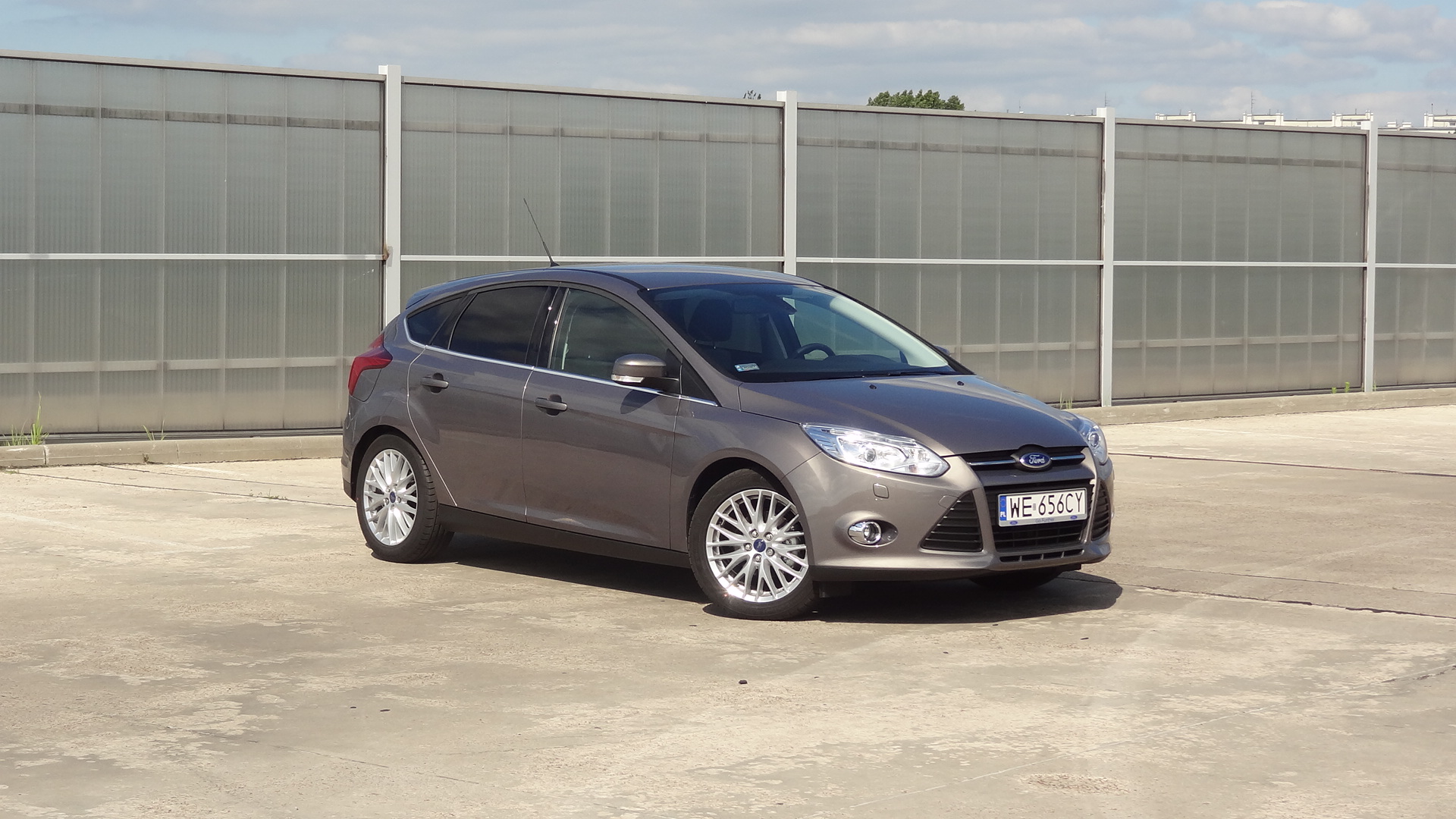 Żółtą koszulkę lidera w dziedzinie ekojazdy założył właśnie Ford wprowadzając pod maskę nowego focusa silnik, który już na starcie zdobył tytuł najlepszej jednostki napędowej na świecie. Czy nagroda jest zasłużona?