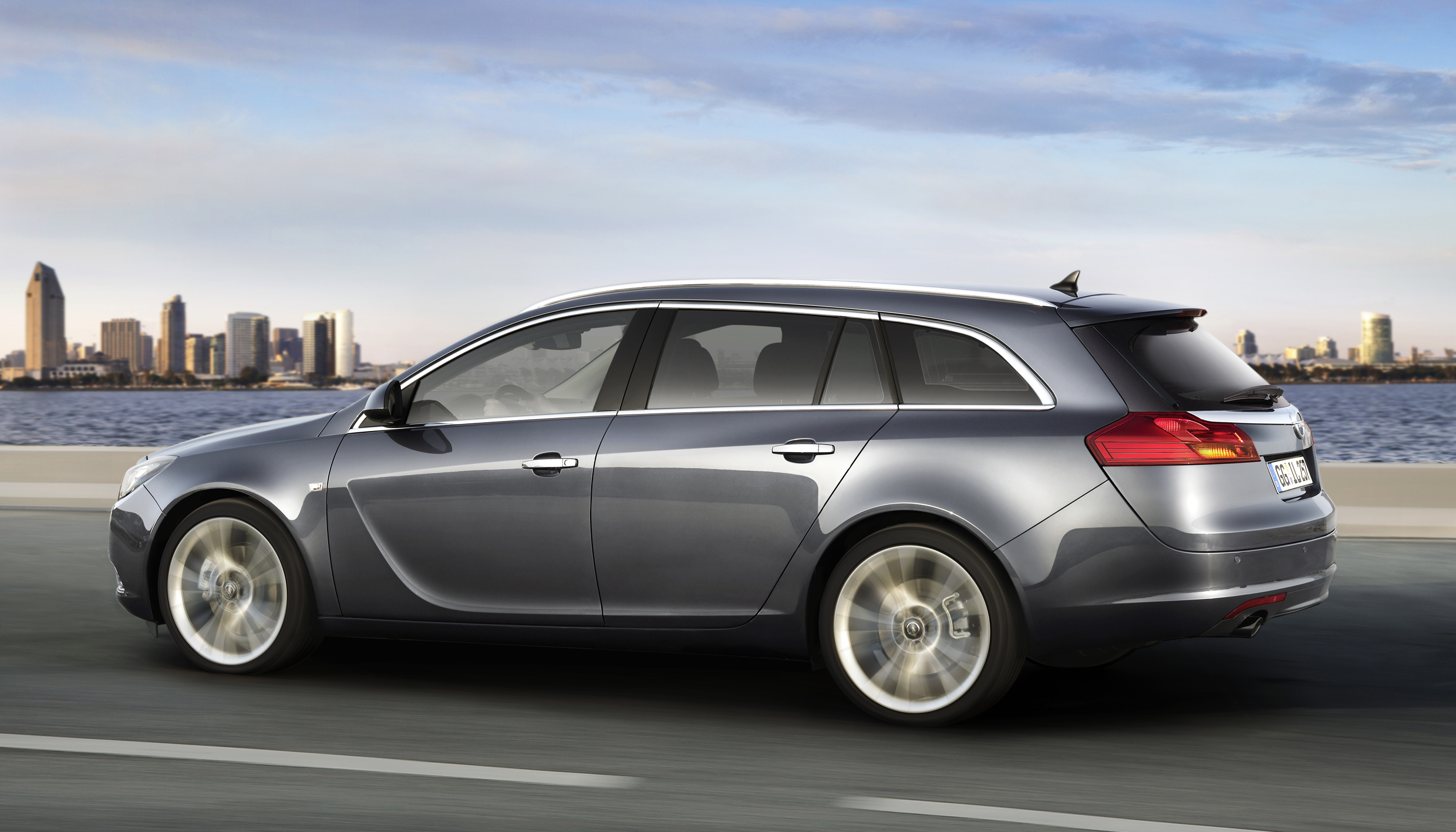 Insignia kombi w porównaniu do limuzyny jest dłuższa o 8 cm