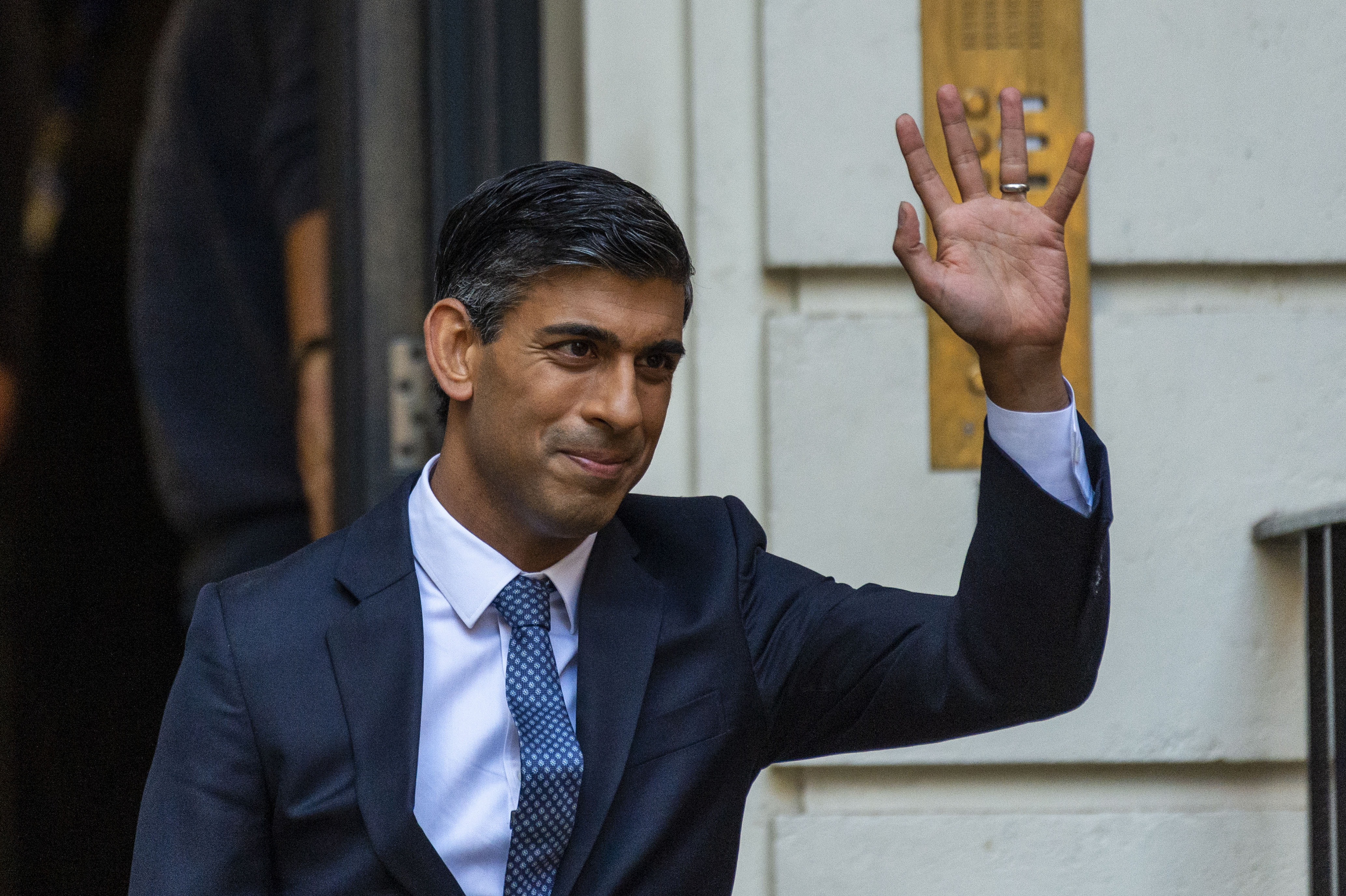 Félpucér fotón a brit miniszterelnök: így áztatja magát Rishi Sunak