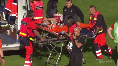 Piast - Bruk-Bet (0:0): Śpiączka traci przytomność w pierwszy sekundach meczu! Piłkarza z boiska zabrała karetka!