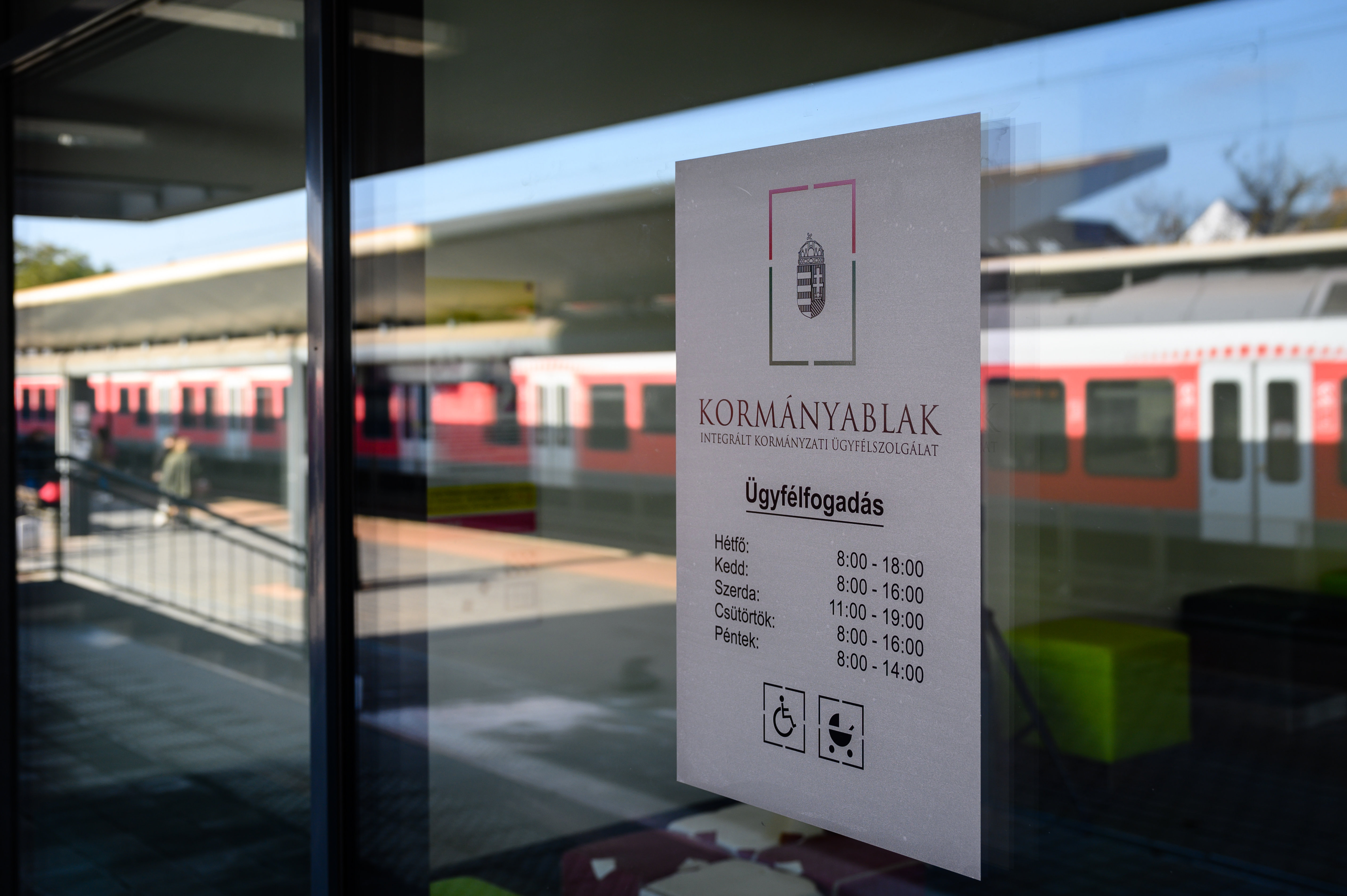 Egy hete leállt a gépjármű-ügyintézés Magyarországon: átírni és forgalomba helyezni sem lehet