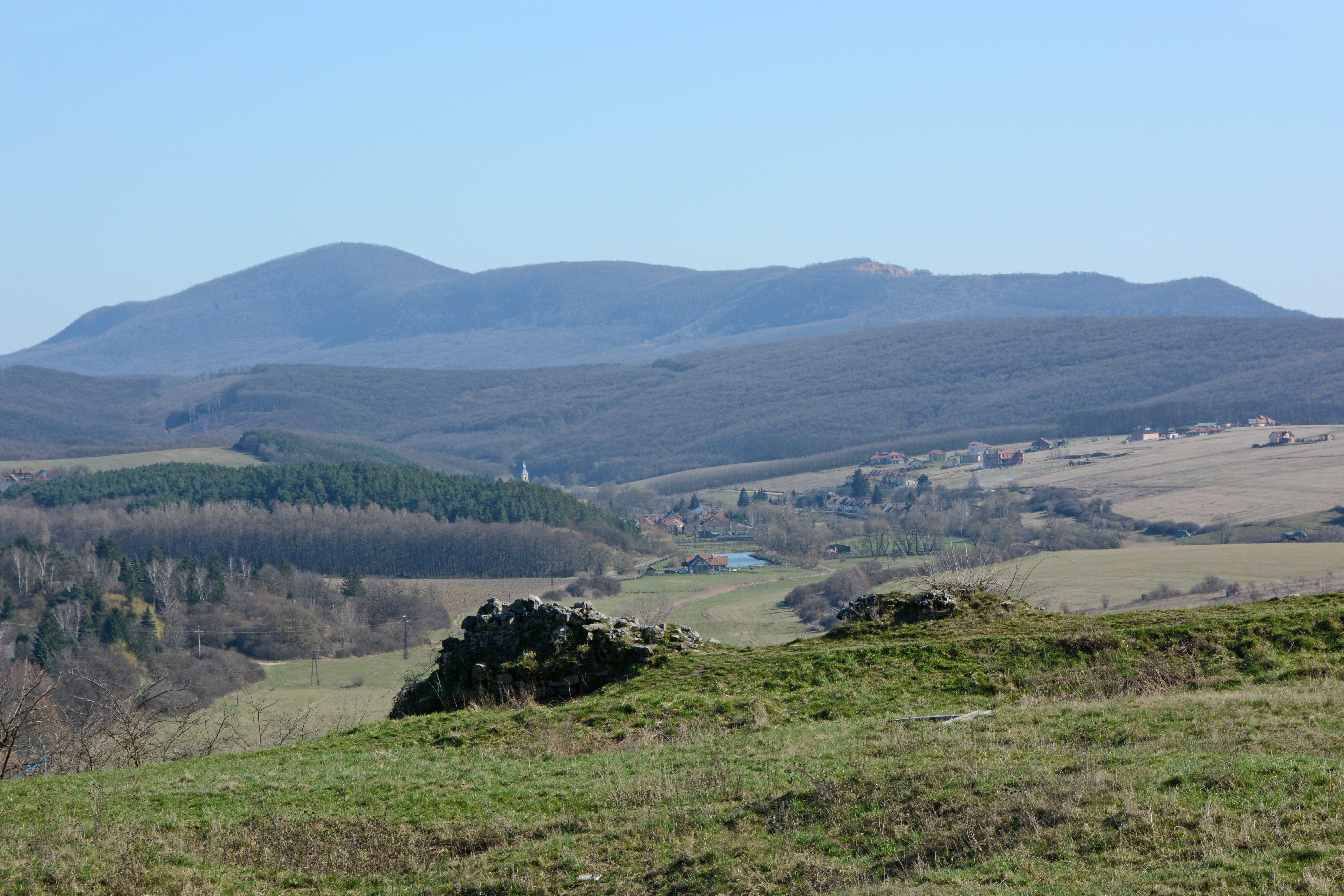 Hol lehet? Eltűnt egy szabadnapos tűzoltó a Naszály-hegynél