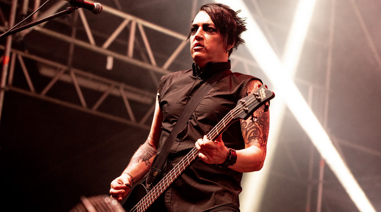 Újra kell temetni a legendás magyar rocksztárt