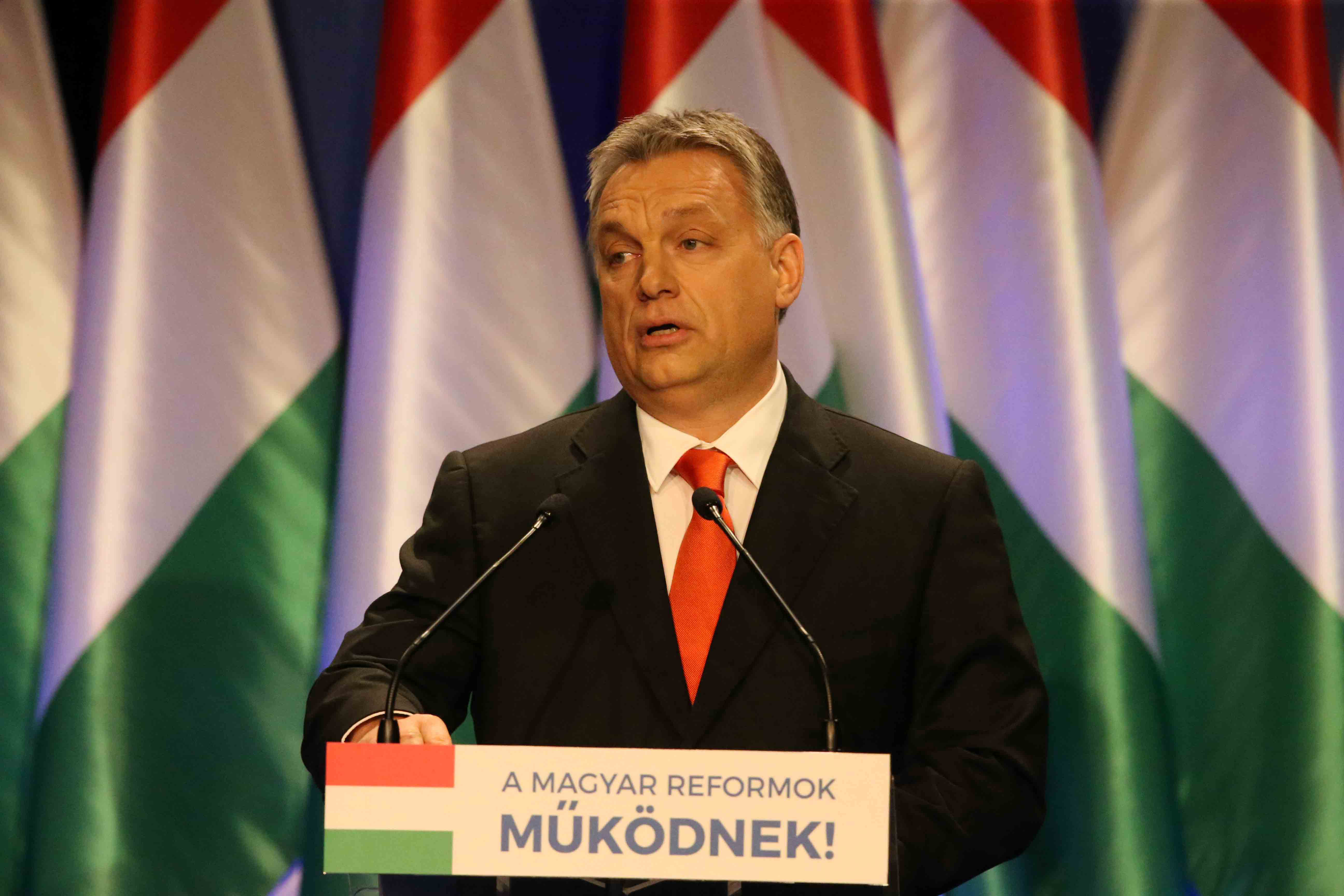 Nyakkendőjével üzent Orbán Viktor - Blikk