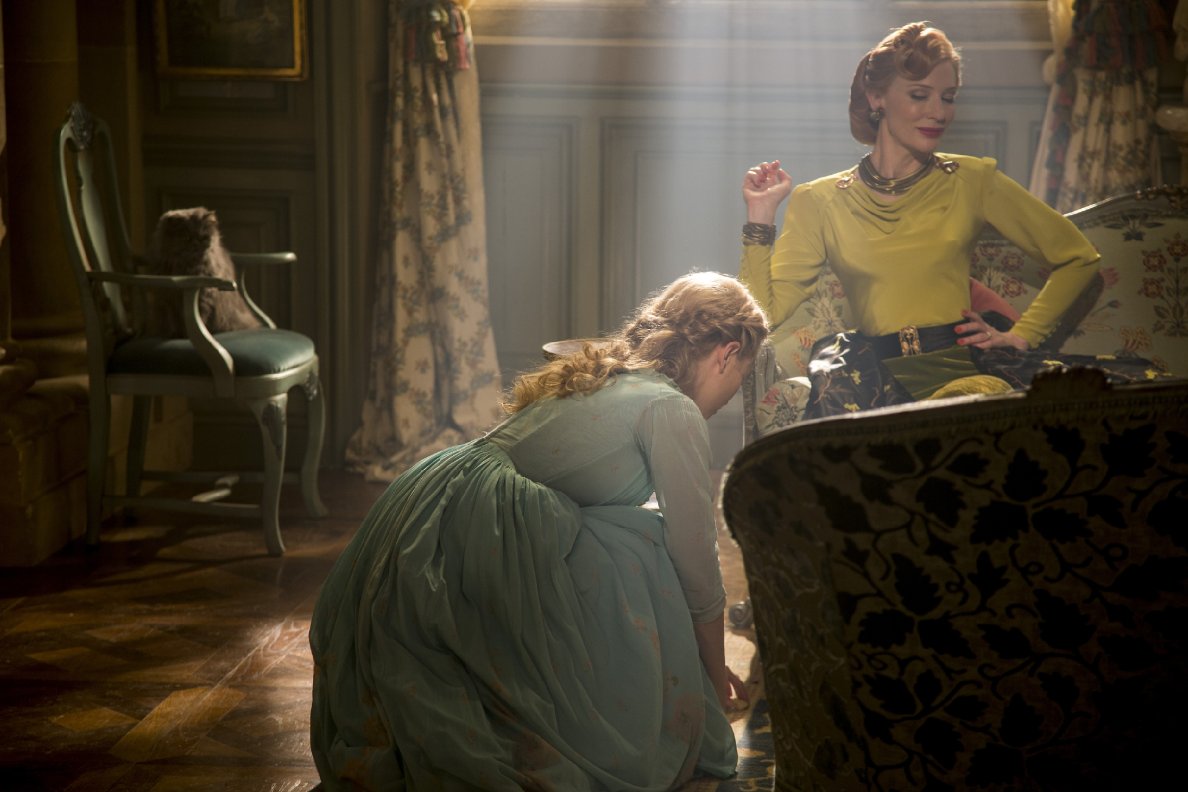 Lily James i Cate Blanchett w filmie