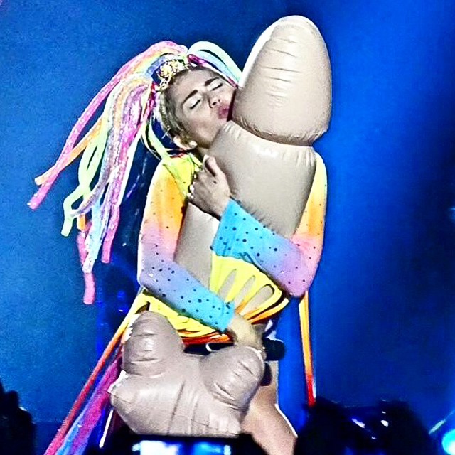Miley Cyrus znów szokuje