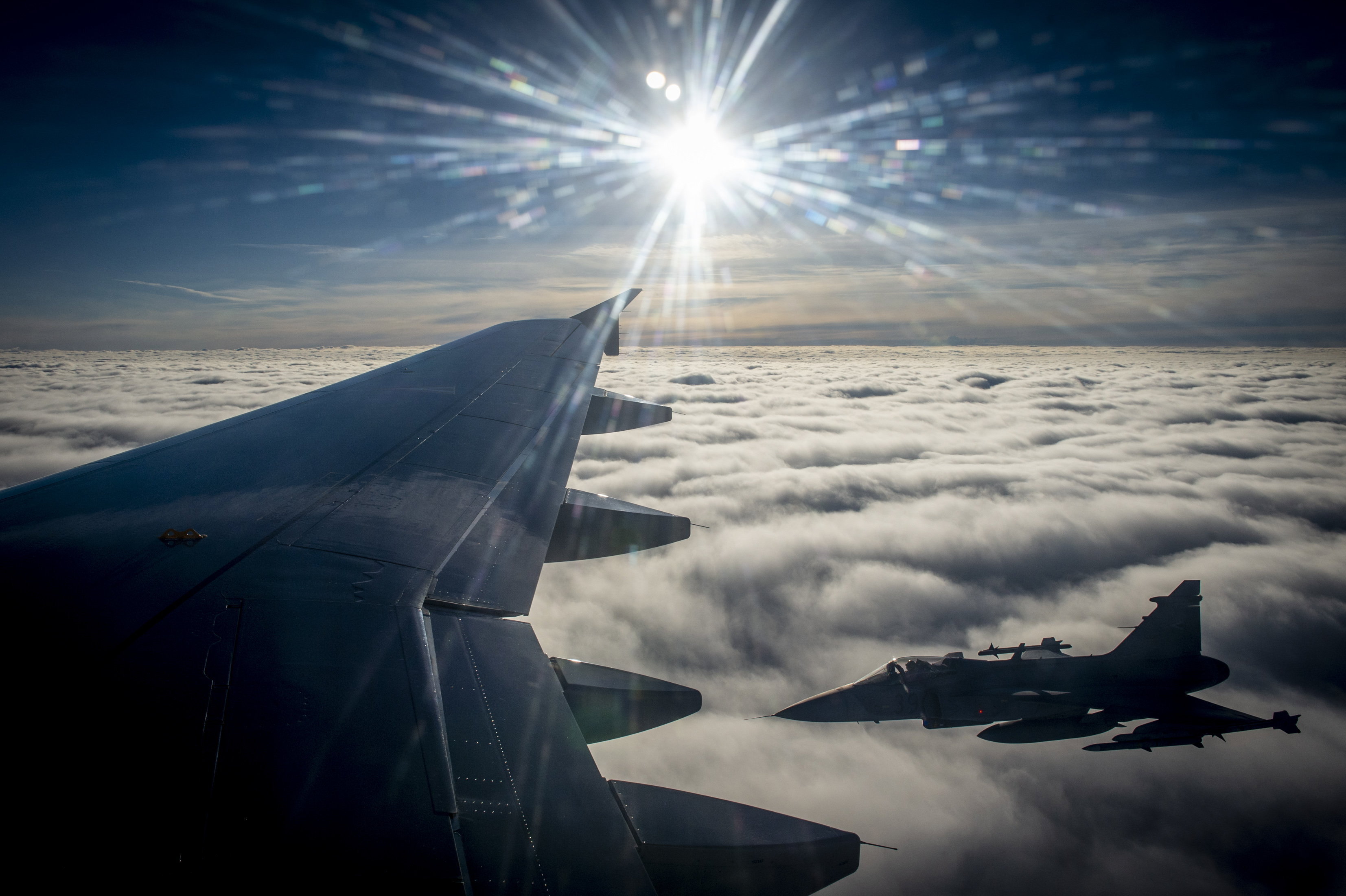 Vadászgépek és harci helikopterek érkeznek Budapest fölé!
