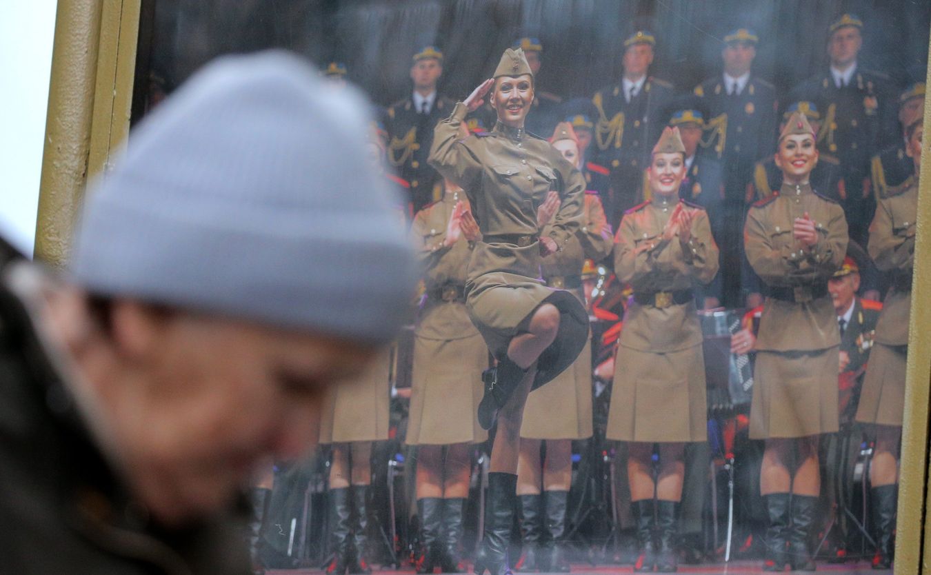 Samolotem do Syrii leciały w sumie 92 osoby - 84 pasażerów i ośmiu członków załogi. Muzycy Chóru Aleksandrowa mieli dać noworoczny koncert w bazie lotniczej Hmejmim.