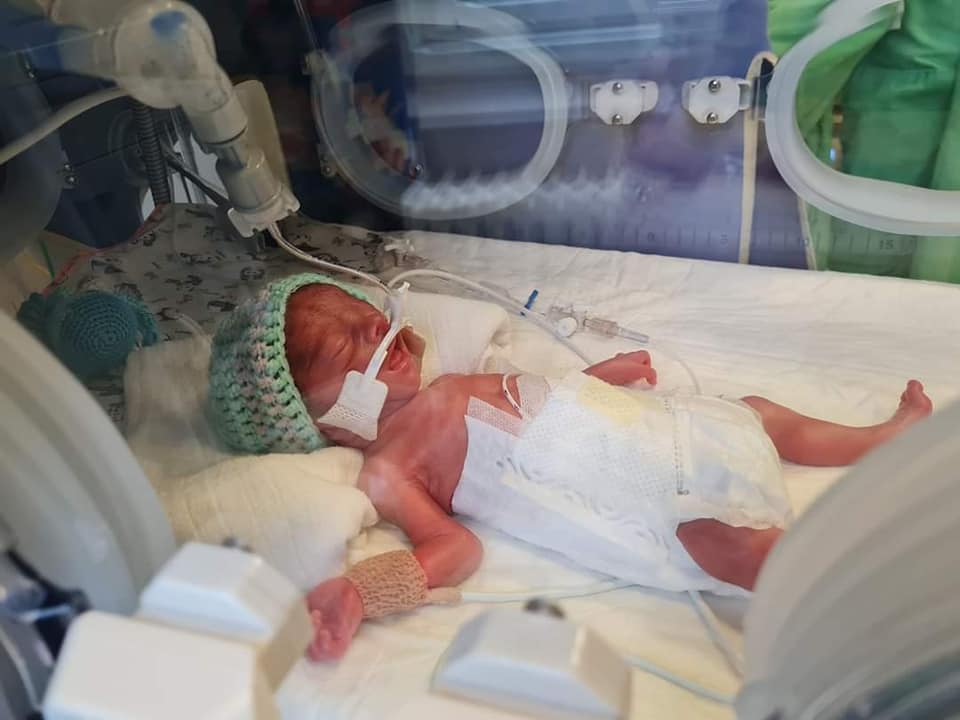 Olyan picike volt Máté, mint egy kis cipó: kevés esélyt adtak neki, most szülinapját ünneplik