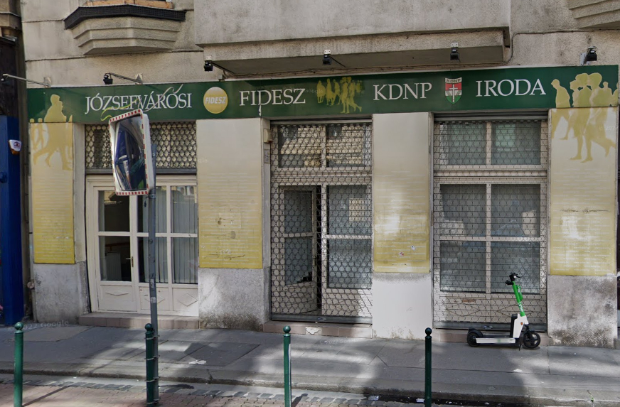 Megtámadták a józsefvárosi Fidesz-irodát – fotó