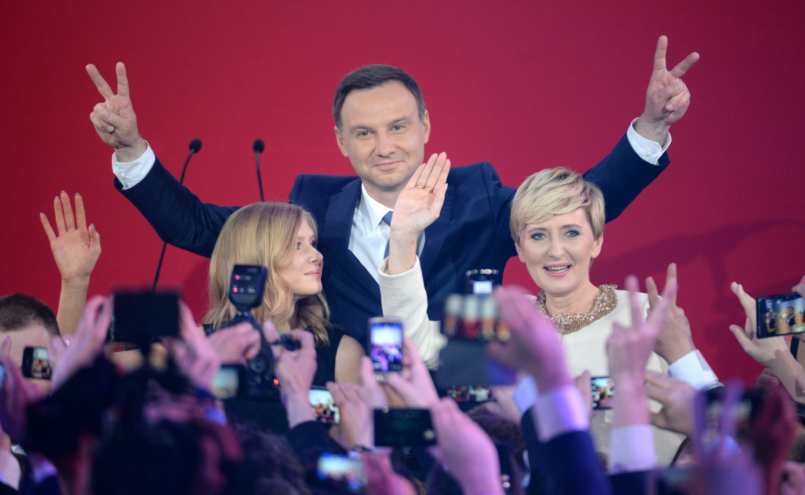 ANDRZEJ DUDA WYGRYWA DRUGĄ TURĘ WYBORÓW PREZYDENCKICH