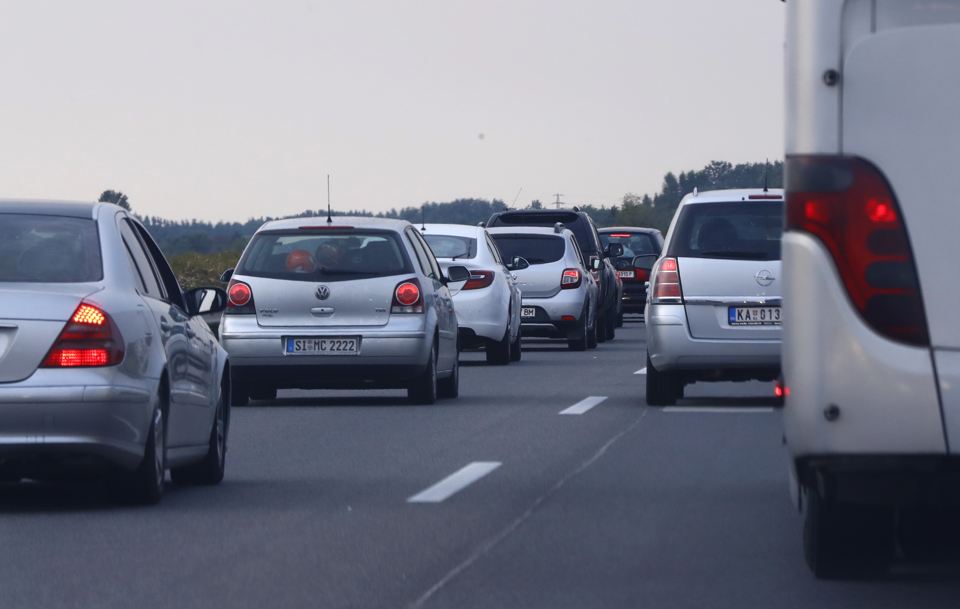 BMW-s szorított le egy Porschét az M7-es autópályán – Videón az életveszélyes manőver