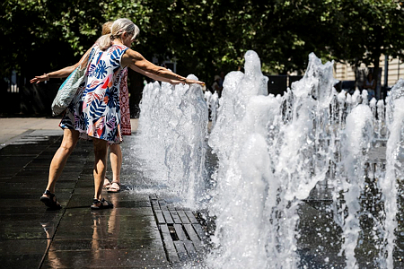 Eddig tartott az enyhülés: 30 fokos kánikula lehet az ősz első hétvégéjén