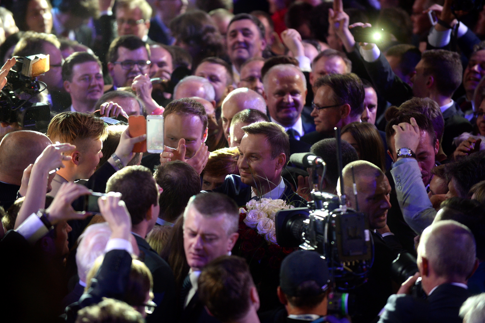 ANDRZEJ DUDA WYGRYWA DRUGĄ TURĘ WYBORÓW PREZYDENCKICH