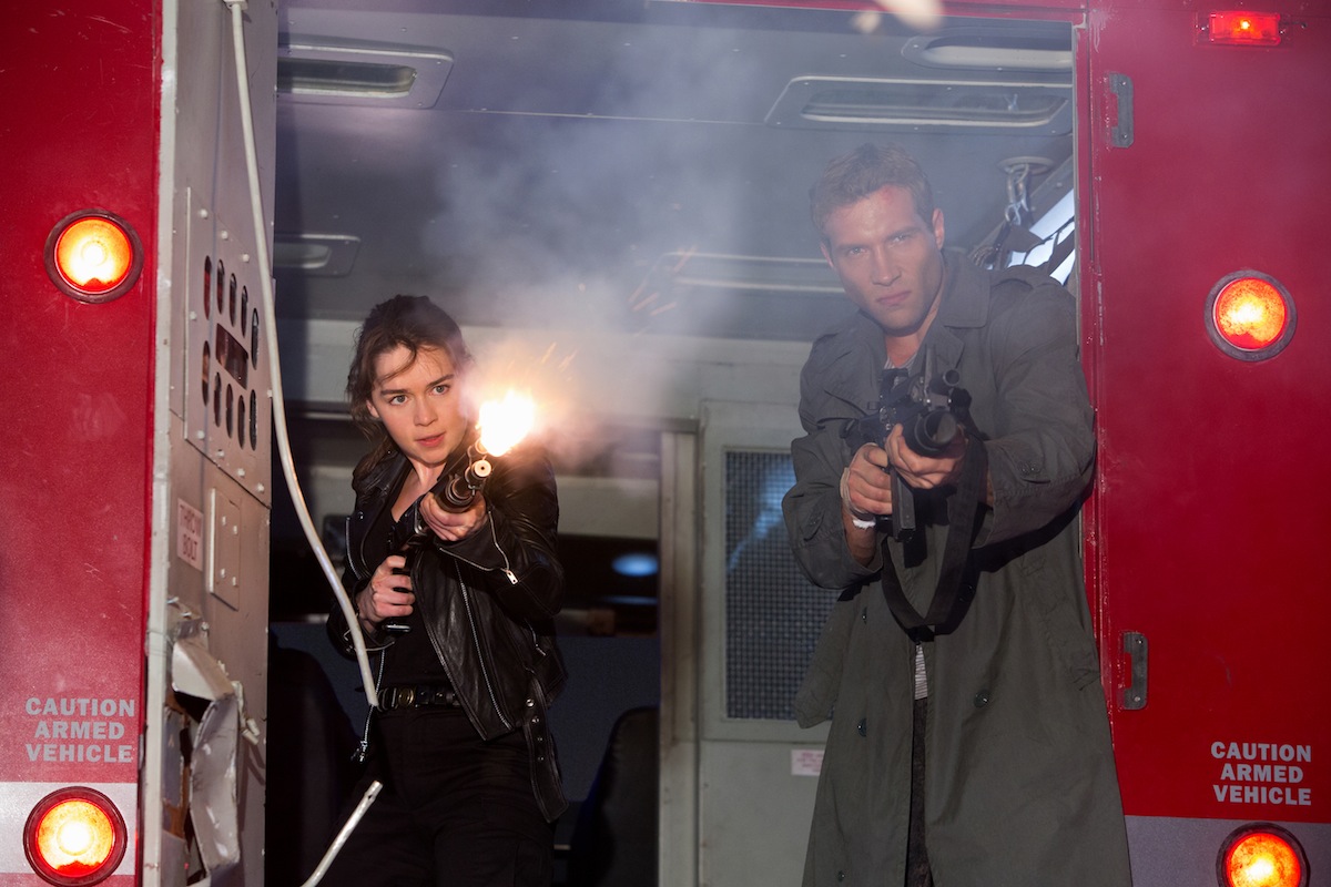 Emilia Clarke i Jai Courtney w fimie