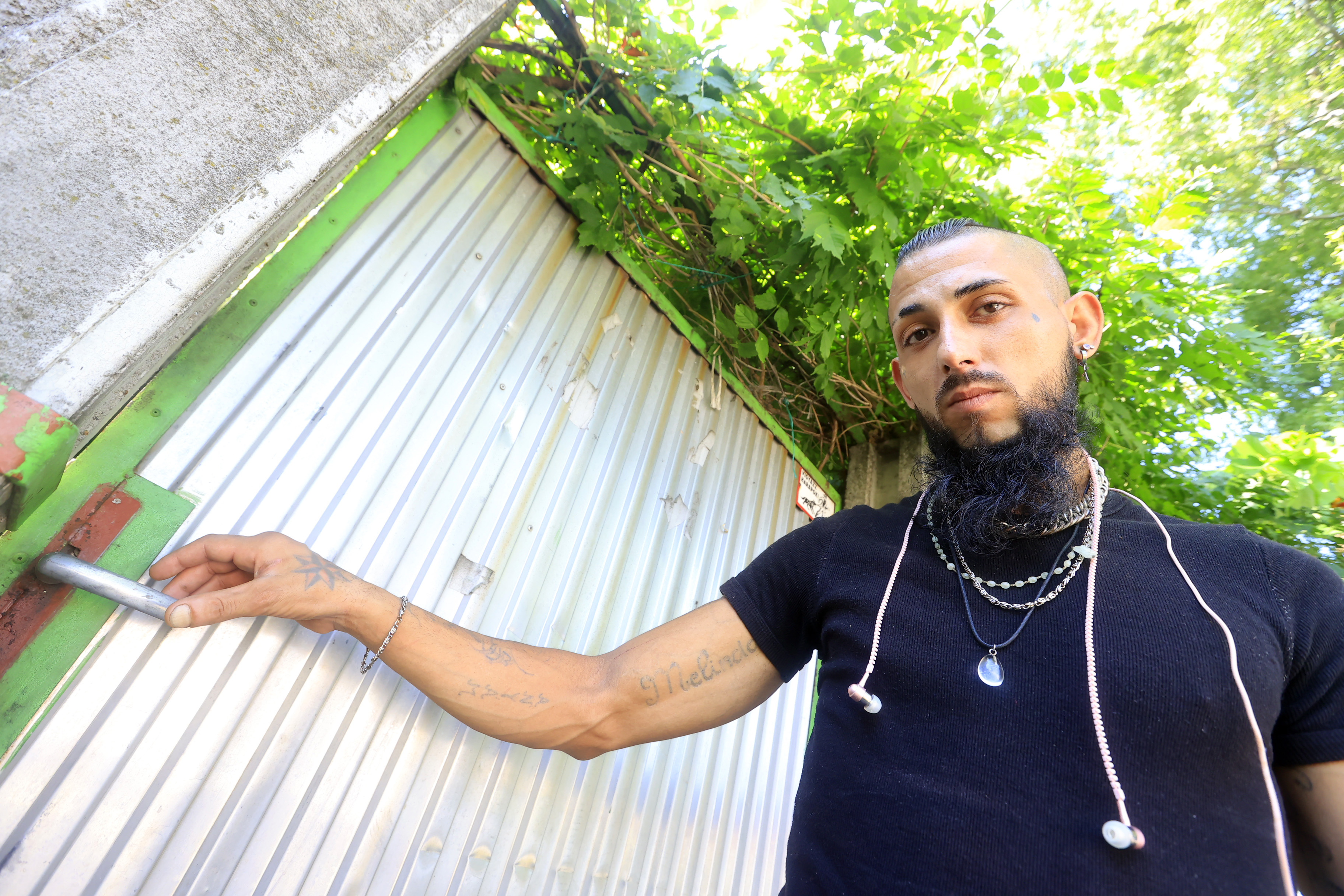 Szomszédok háborúja Makón:  megszólalt Attila, akit árammal akartak megölni - "Jól bírom a feszültséget"