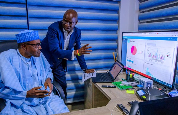 Fashola and President Buhari at the APC situation room during the electioneering campaigns (APC campaign media)