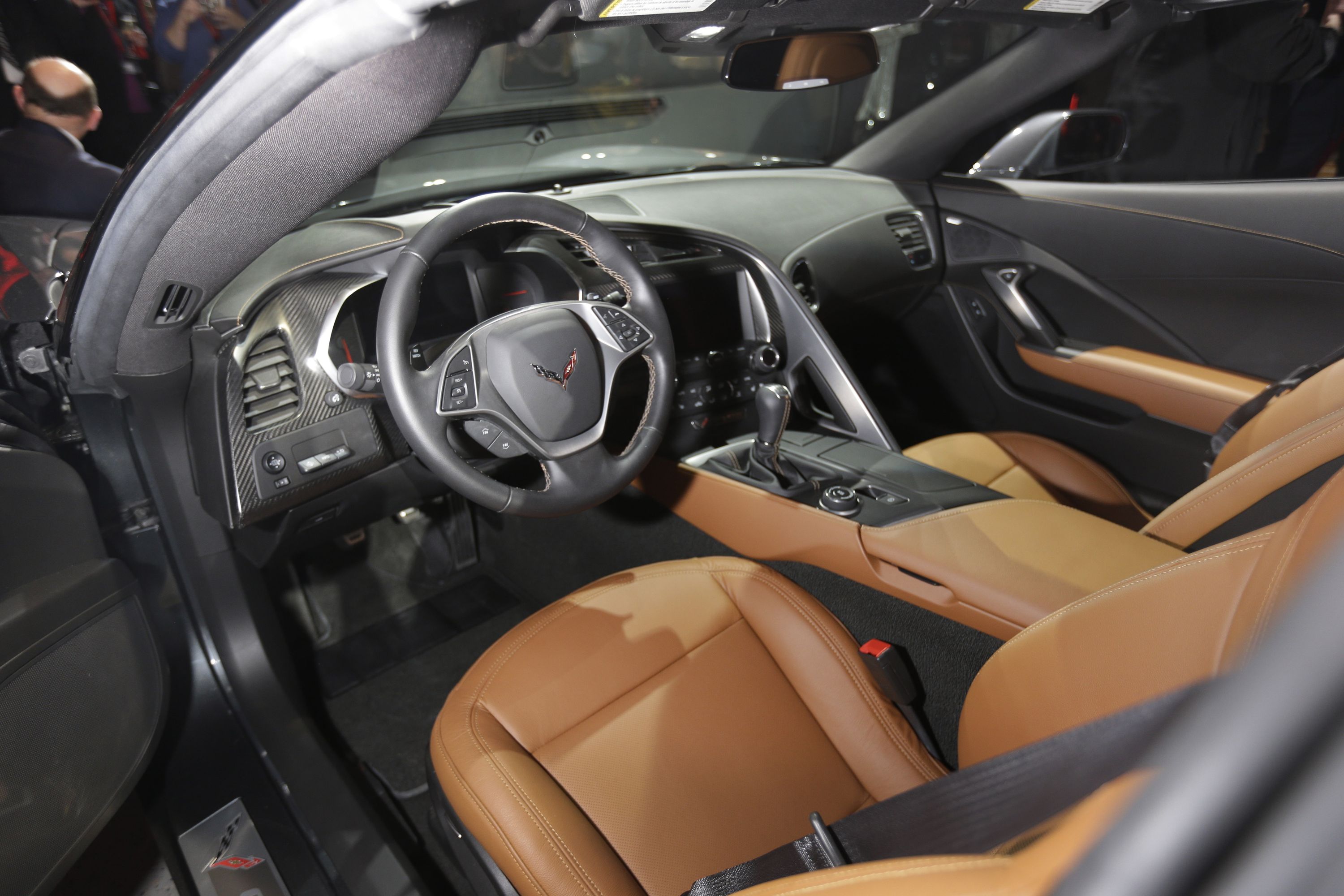 W pakiecie Z51 Performance znajdzie się również system magnetycznej kontroli toru jazdy Magnetic Ride Control (opcjonalny w Stanach Zjednoczonych) dostosowany do europejskich warunków drogowych, a także układ Performance Traction Management i sportowy układ wydechowy.