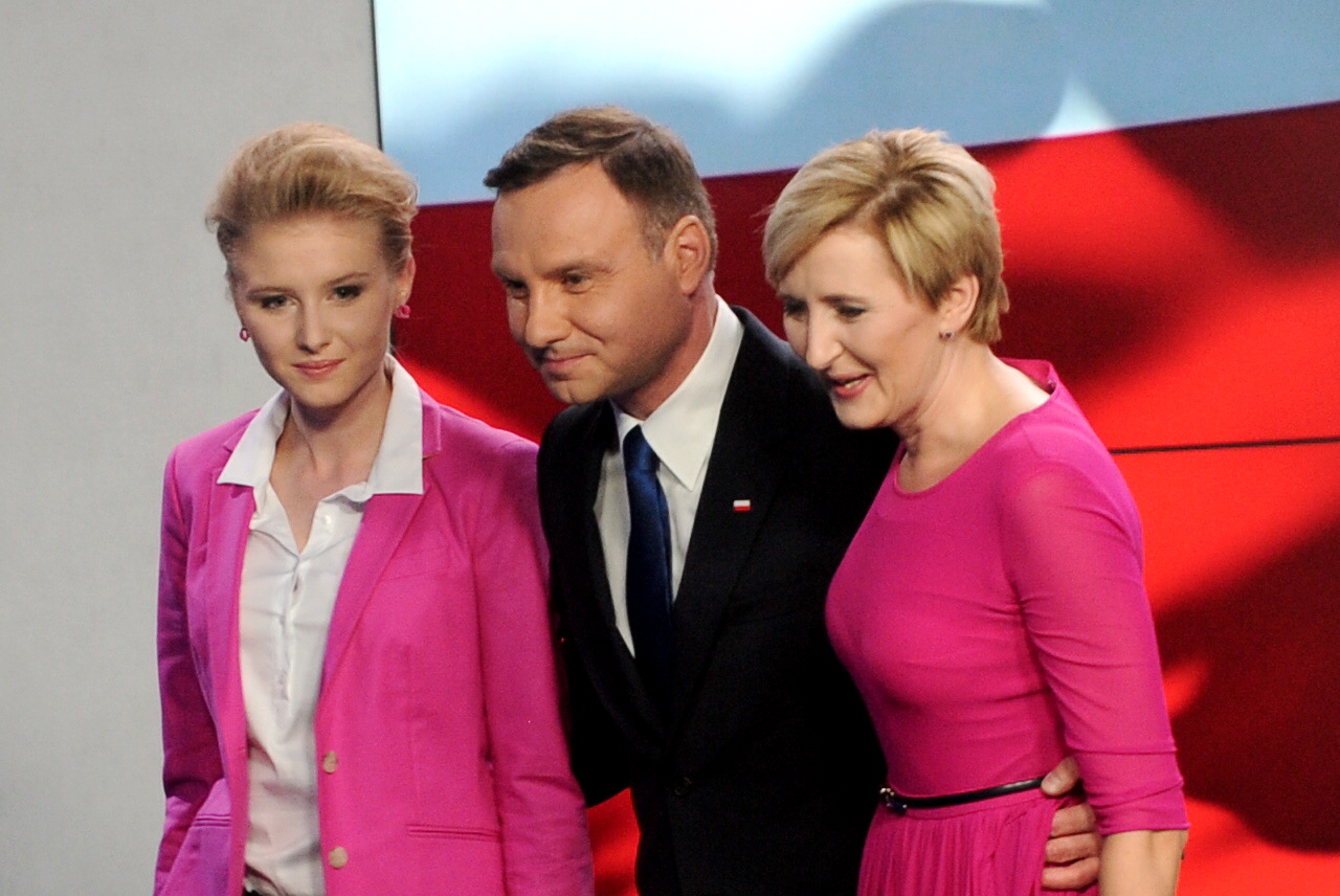 Andrzej Duda z żoną Agatą i córką Kingą na wieczorze wyborczym 10 maja 2015 r.