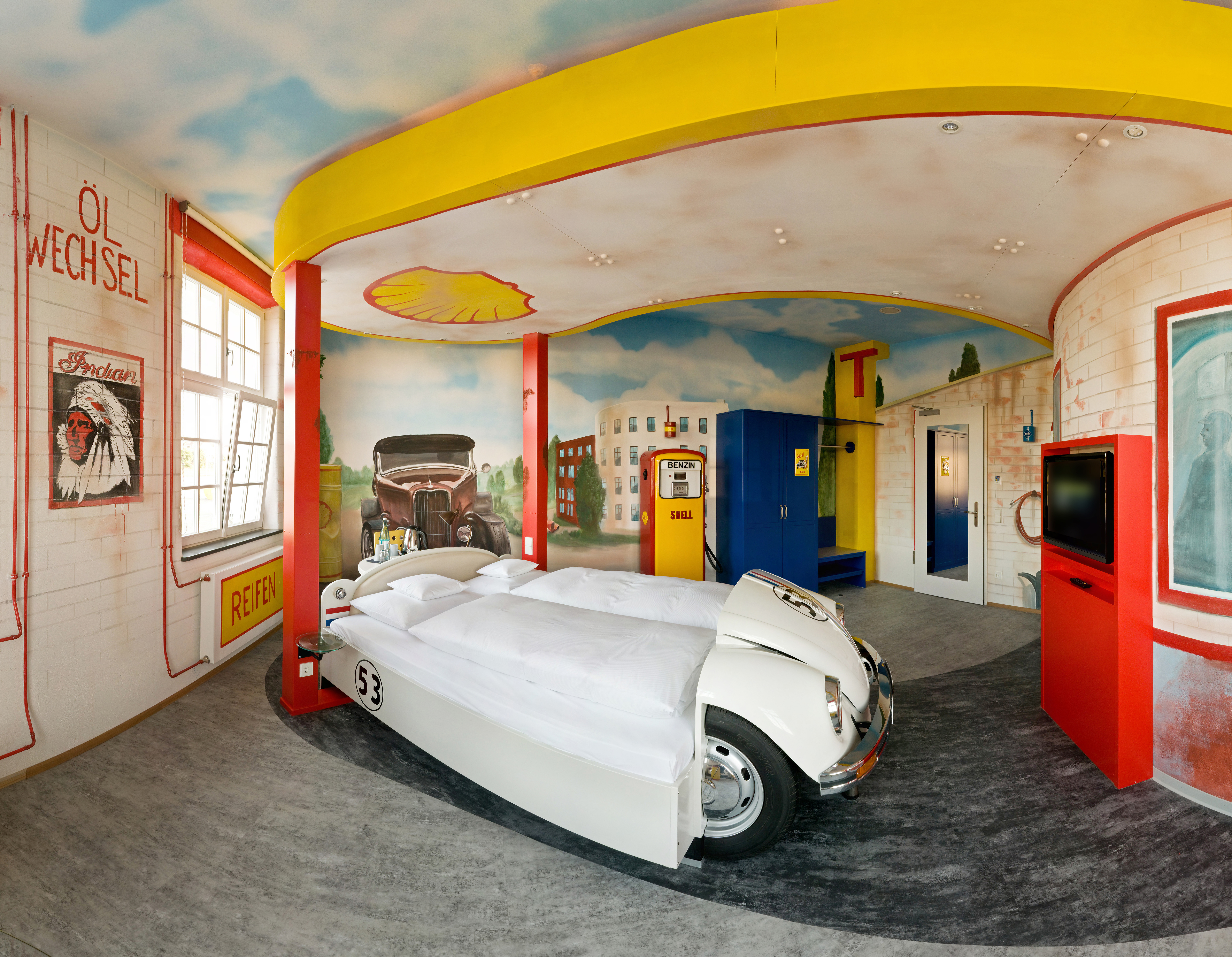 Hotel V8