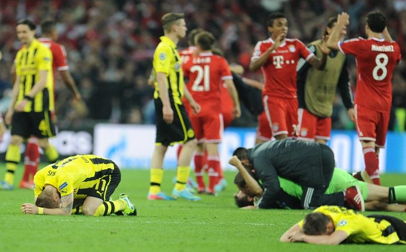 bayern borussia płacze po porażce chłopaki na ziemi finał lm Andreas Gebert