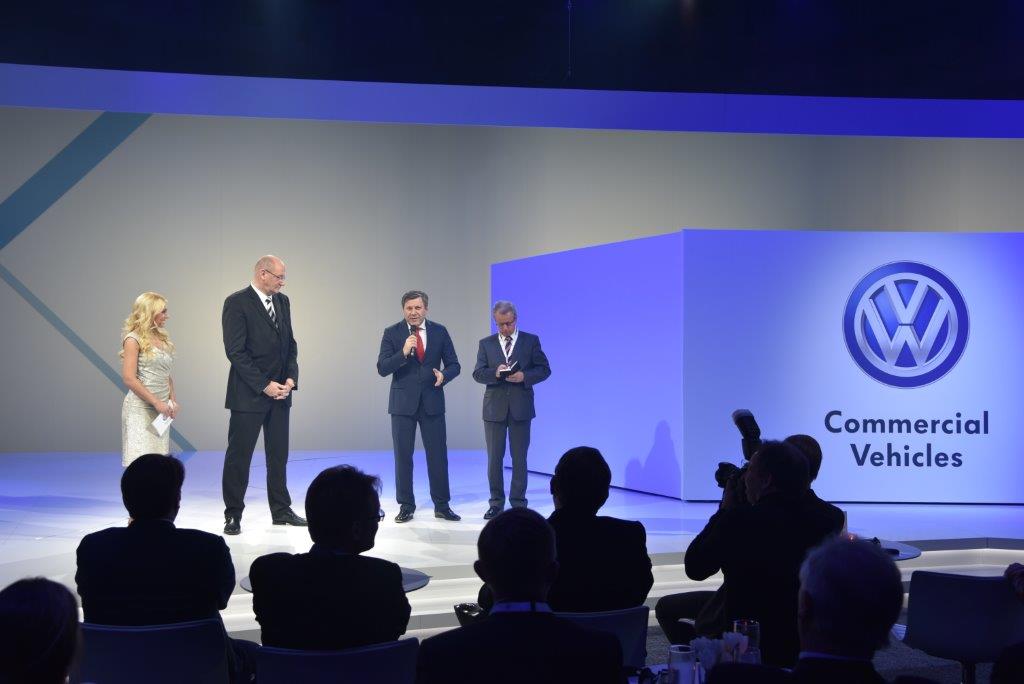 Na odsłonie nowego volkswagena caddy pojawił się wicepremier, minister gospodarki Janusz Piechociński.