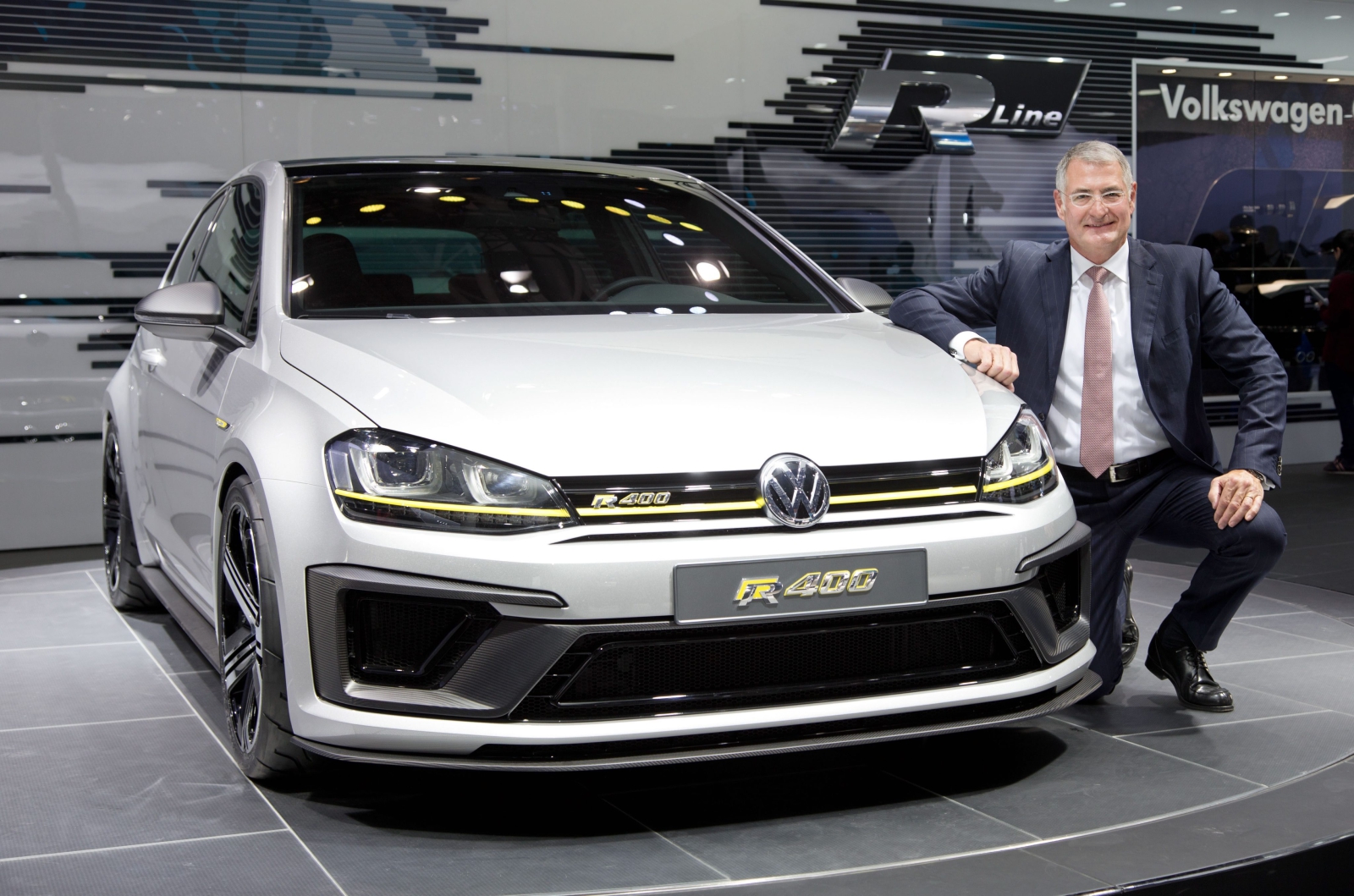 Volkswagen golf R 400 concept