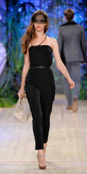 Eleganckie stylizacje na upalne dni