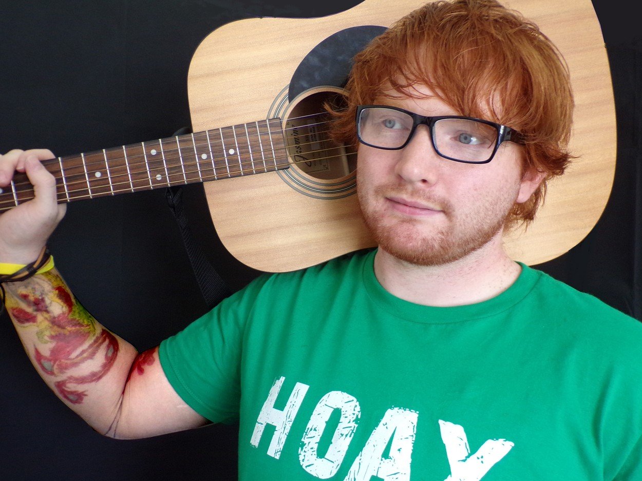 Döbbenetes hasonlóság: kiköpött hasonmása Ed Sheerannek ez a pasi – fotók -  Blikk