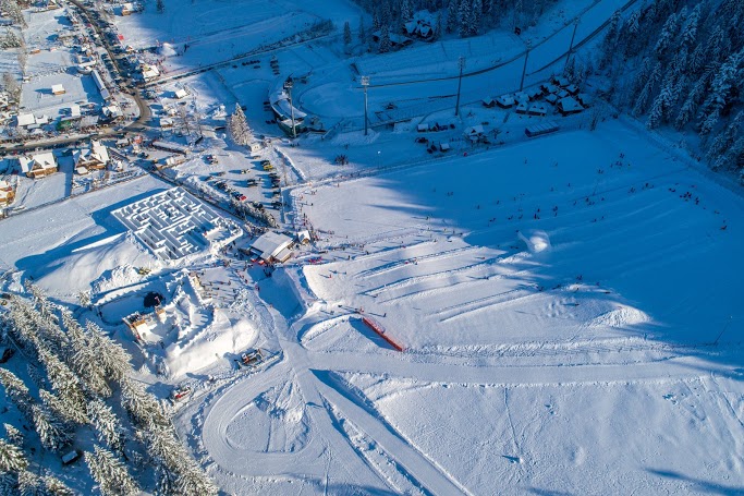 Labirynt o jedna z atrakcji będąca częścią Snowlandii – Zimowego Parku Rozrywki w Zakopanem.