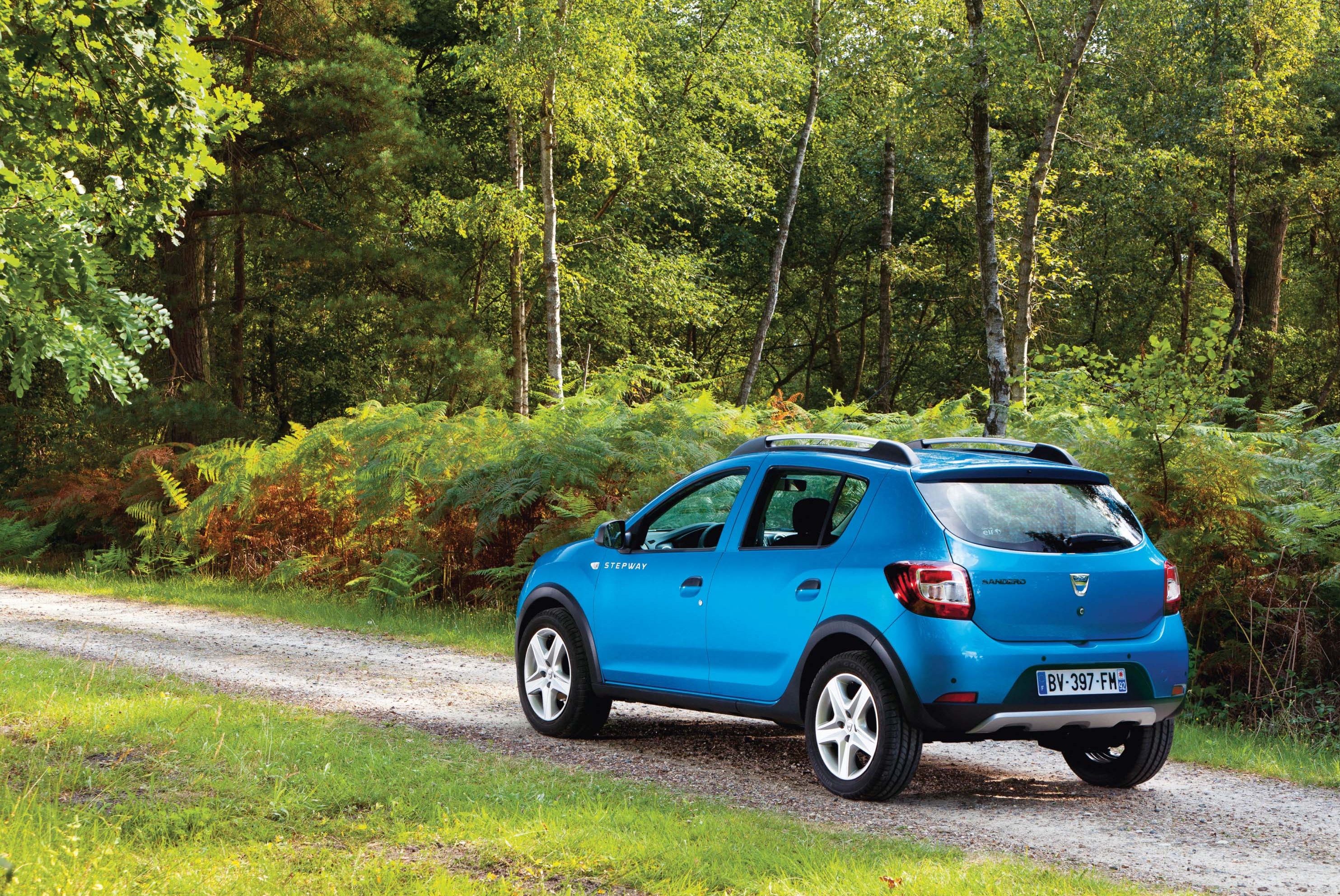 Nowa dacia sandero jest objęta - podobnie jak pozostałe modele Dacii - 3-letnią gwarancją (lub do 100 tys. kilometrów)