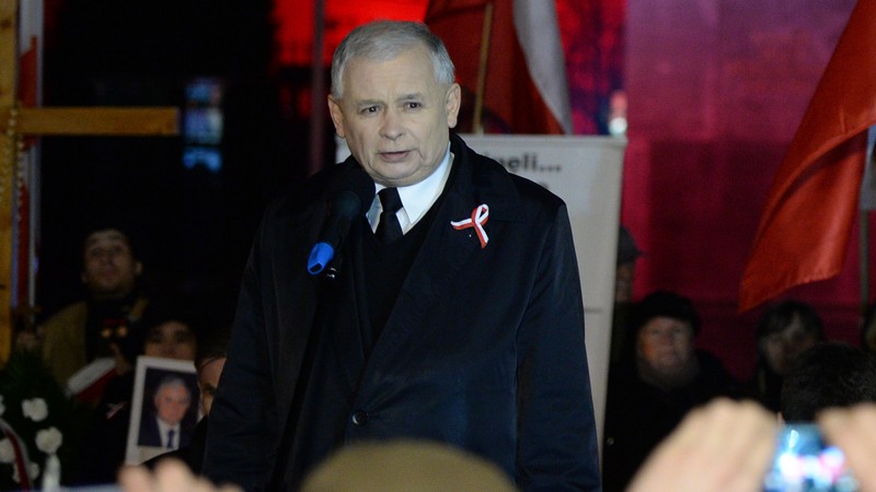 Jarosław Kaczyński przed Pałacem Prezydenckim