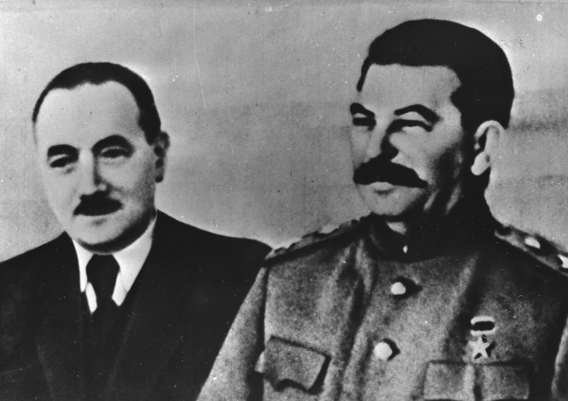 Bolesław Bierut i Józef Stalin w dniu podpisania układu o przyjaźni, pomocy wzajemnej i współpracy między Polską a ZSRR, kwiecień 1945 r