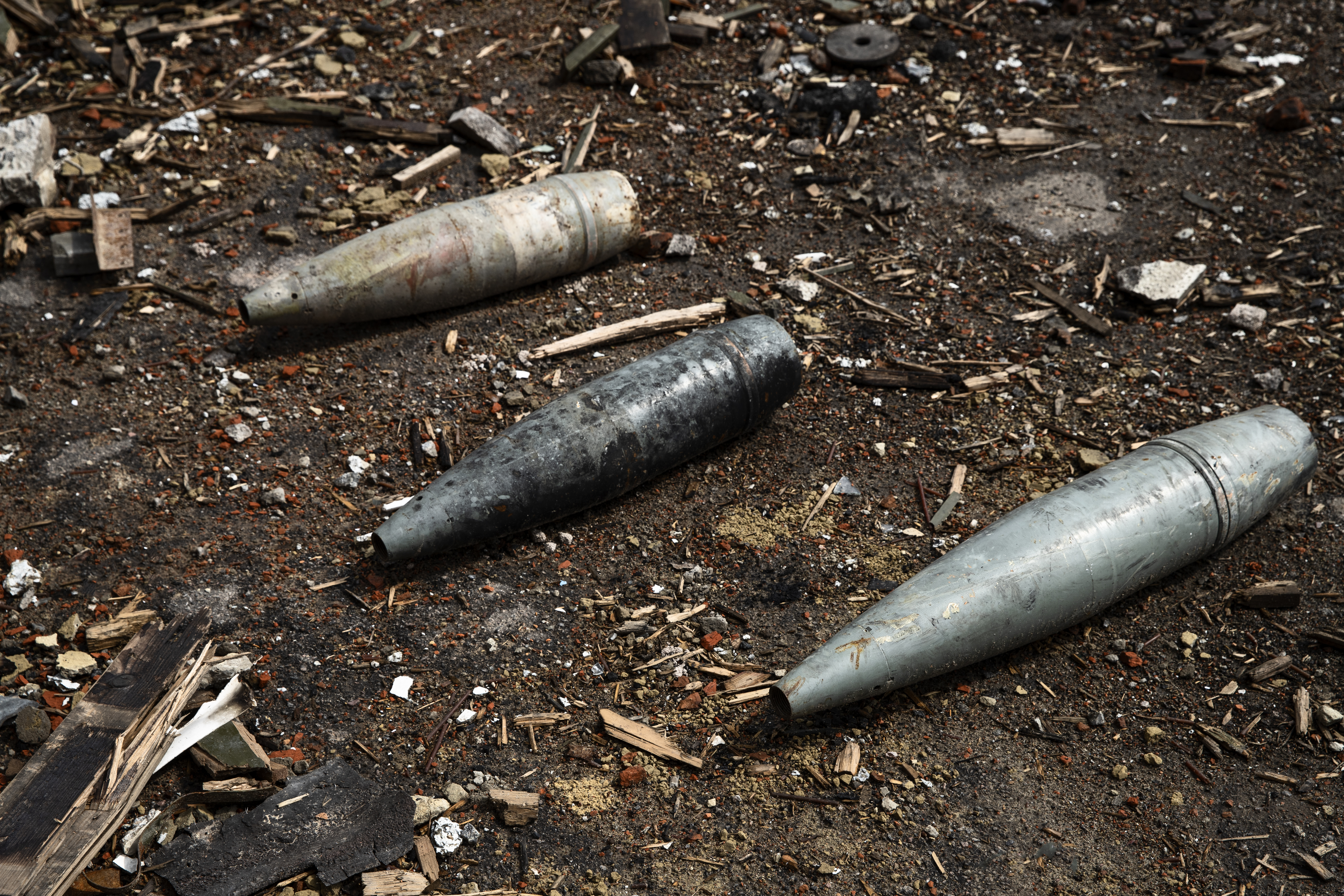 Döbbenetes mennyiségű bombát találtak Galgahévízen – fotók