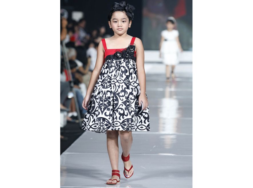 Moda dziecięca w kolekcji Sebastiana Gunawana na Jakarta Fashion Week 2010