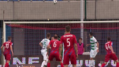 Piast - Lechia (0:2): Kolejna parada Kuciaka! Słowak tym razem w imponujący sposób poradził sobie ze strzałem Szczepaniaka