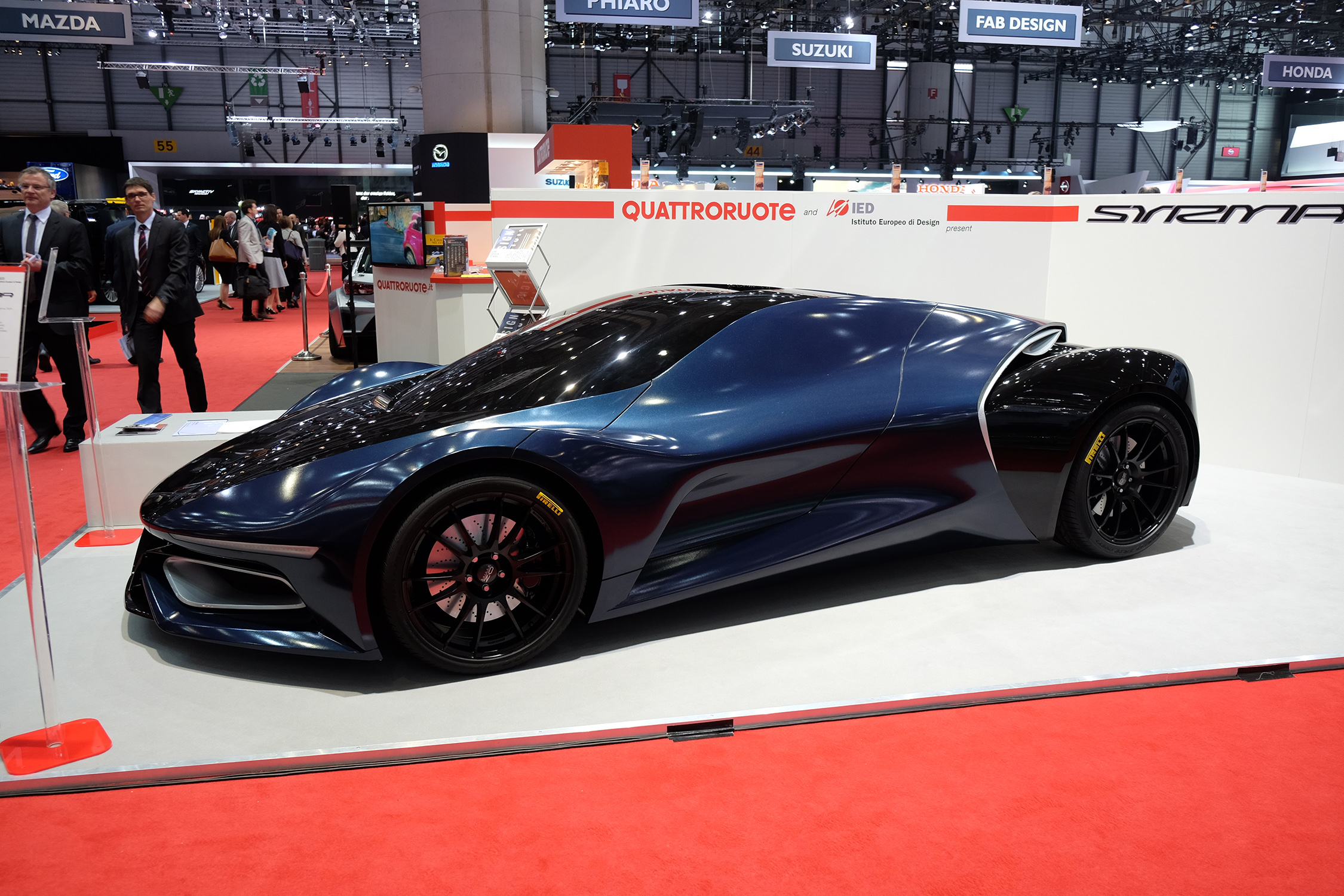 Nad przebiegiem prac czuwał Luca Borgogno, główny stylista legendarnego studia Pininfarina (pracował dla Fiata; jest też odpowiedzialny za zaprojektowanie współczesnej lancii stratos - przyp. red.), któremu sławę przyniosły zaprojektowane tam modele m.in. ferrari czy maserati.